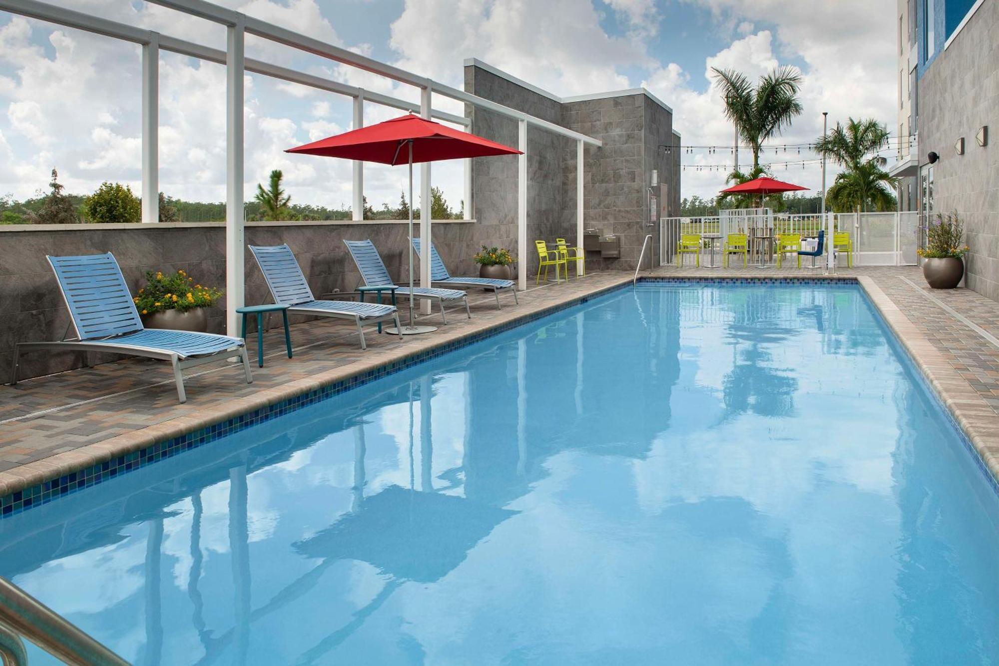 Home2 Suites By Hilton Fort Myers Airport Buitenkant foto