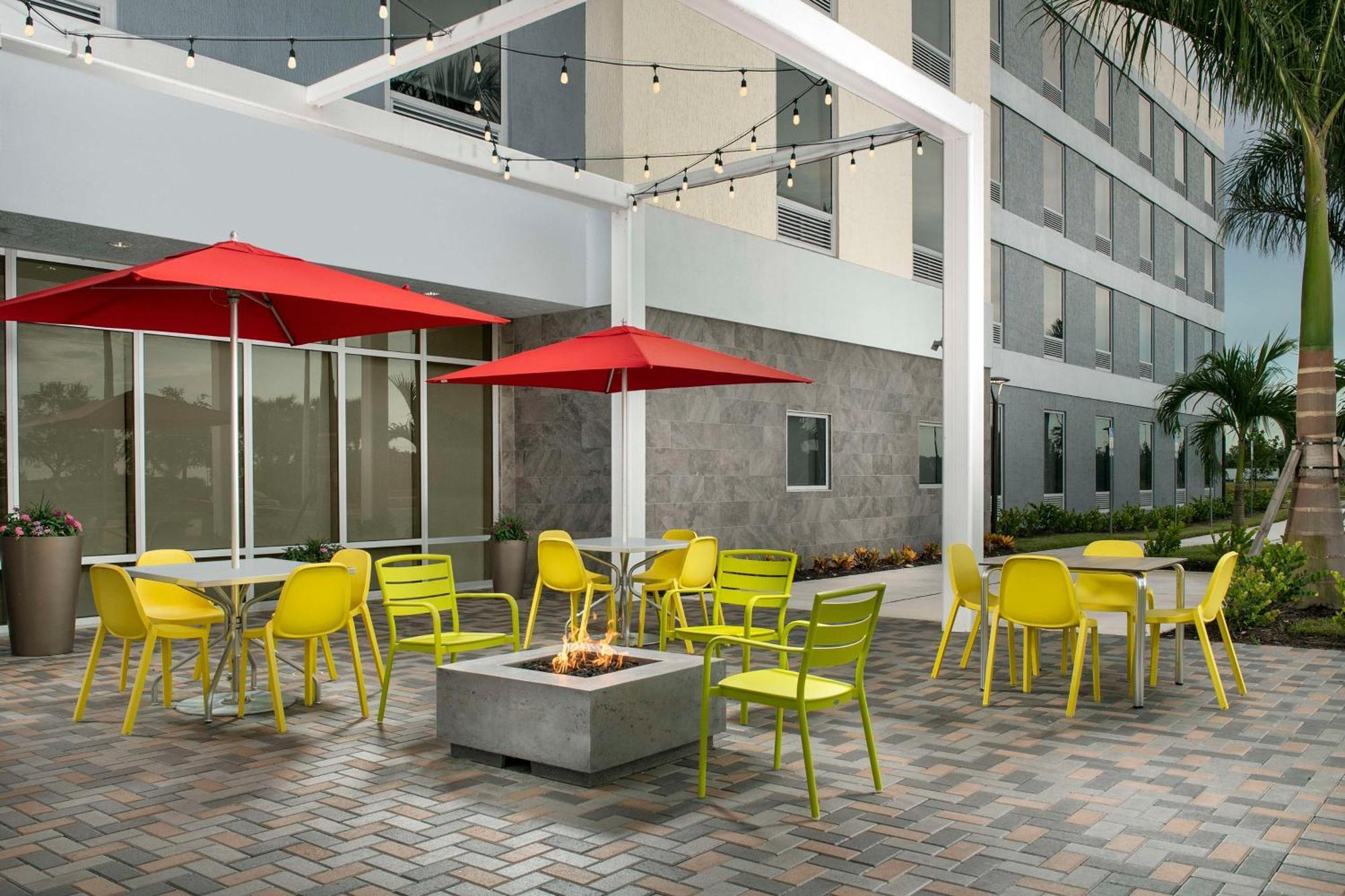 Home2 Suites By Hilton Fort Myers Airport Buitenkant foto
